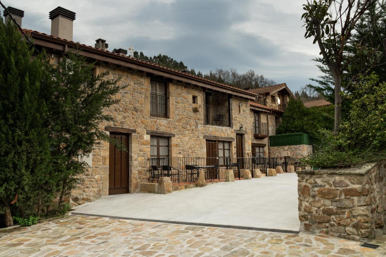 Posada Y Apartamentos Trebuesto De Guriezo Exterior photo