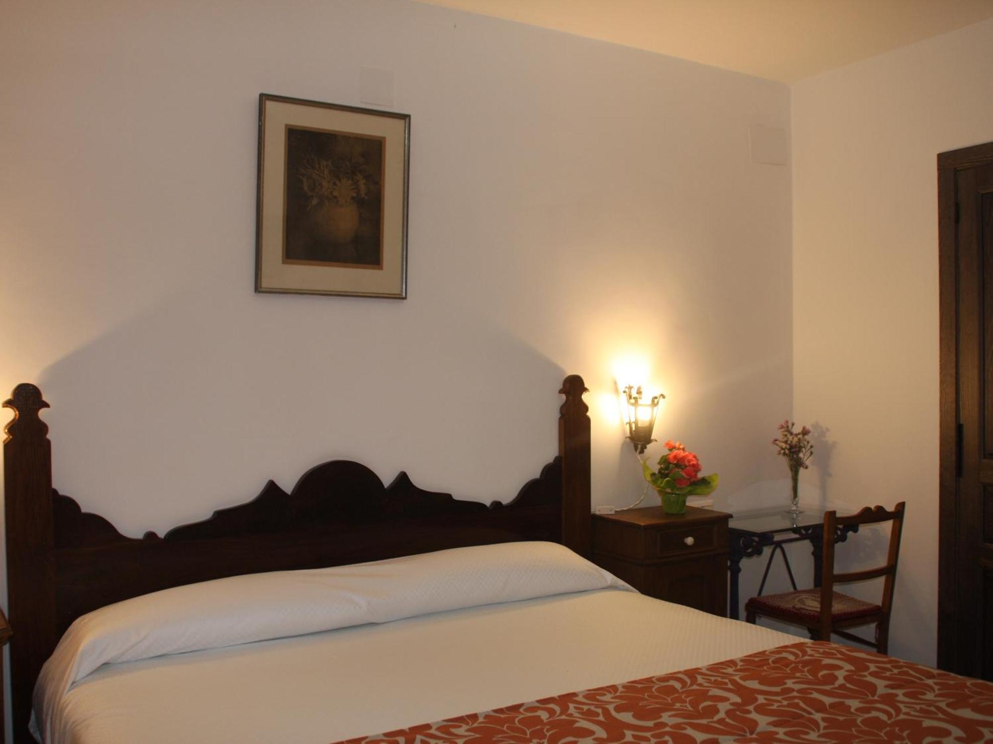 Posada Y Apartamentos Trebuesto De Guriezo Room photo