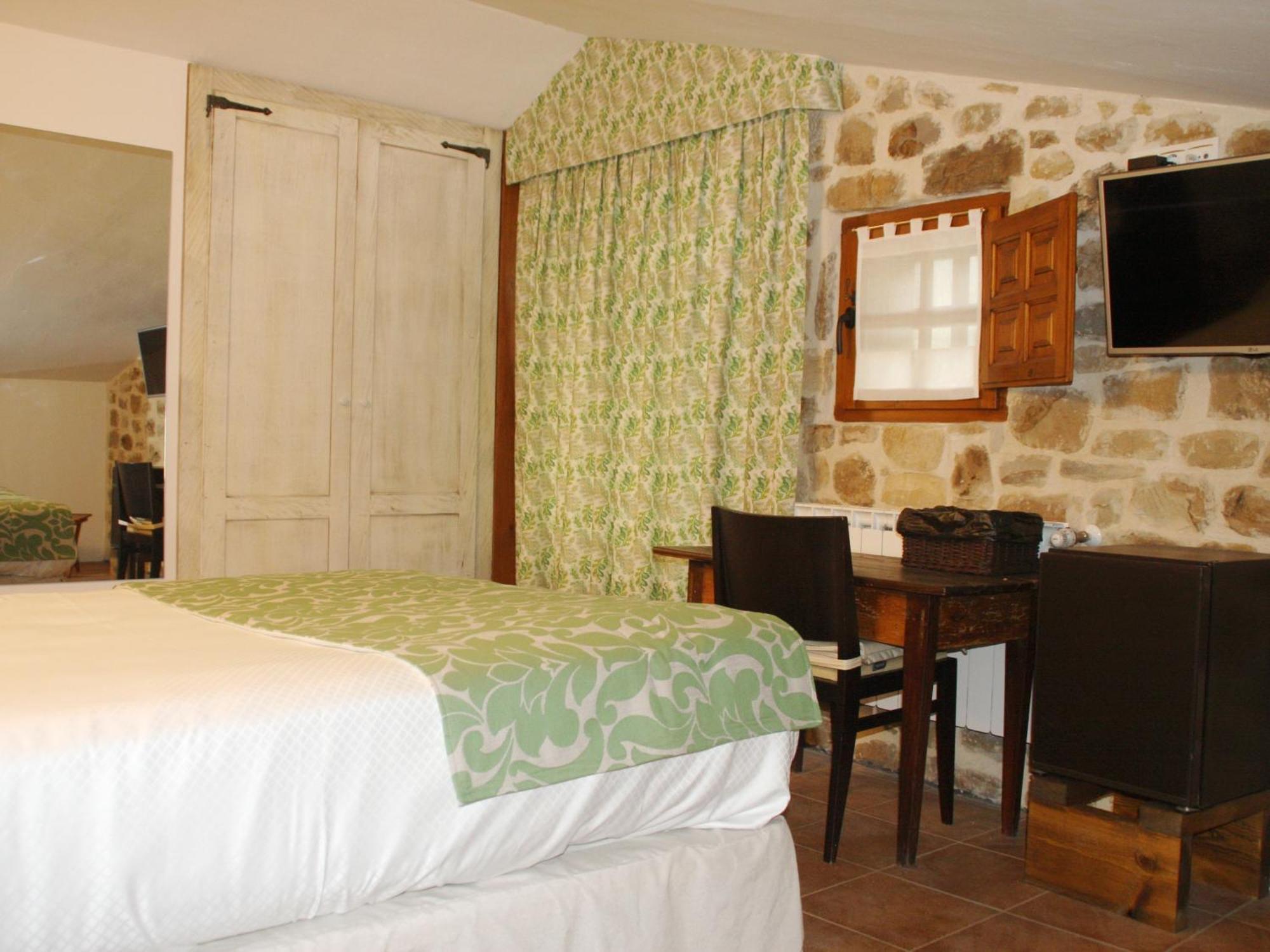 Posada Y Apartamentos Trebuesto De Guriezo Room photo
